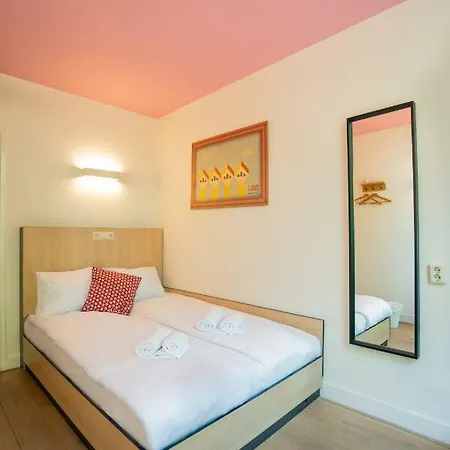 스파크 호스텔 *